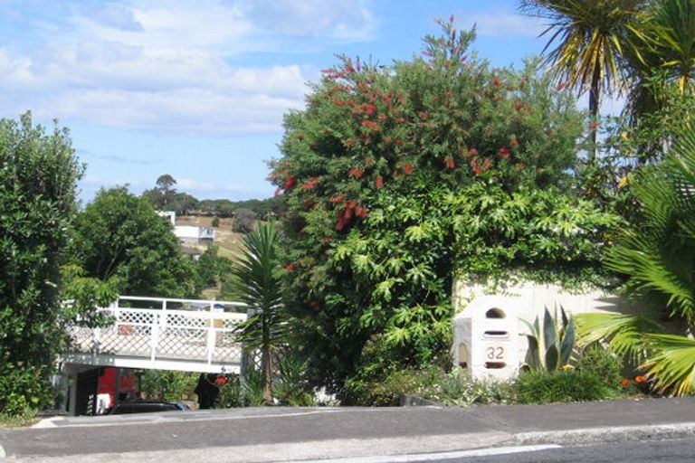 Photo of property in 32 Jellicoe Road, Murrays Bay, Auckland, 0630