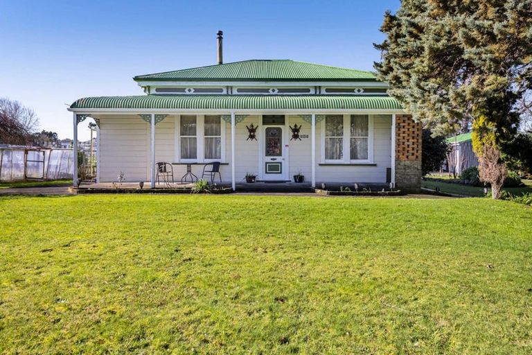 Photo of property in 24 Castle Street, Eltham, 4322