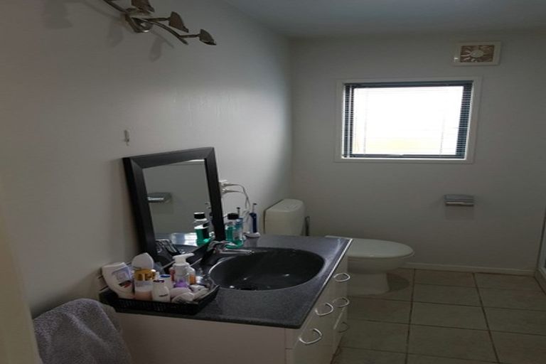 Photo of property in 1 Ridley Green, Churton Park, Wellington, 6037