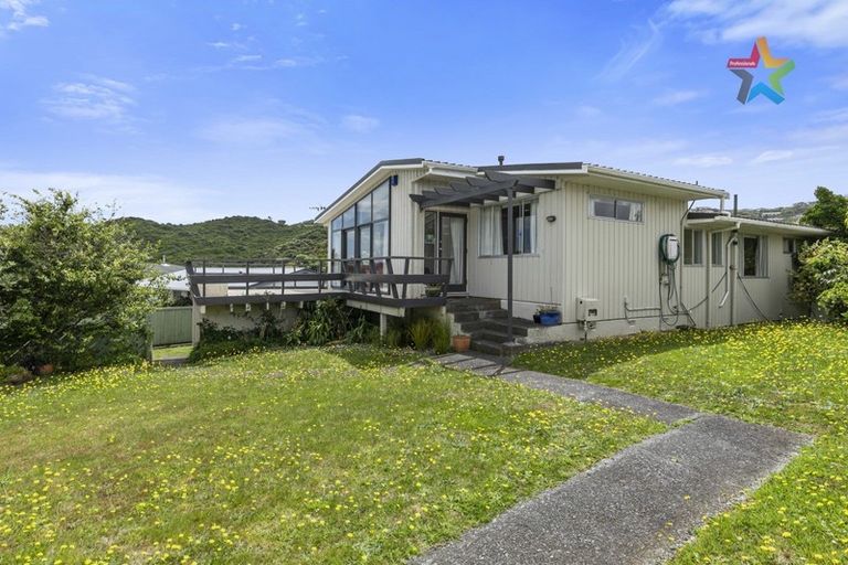 Photo of property in 17 Maple Grove, Maungaraki, Lower Hutt, 5010