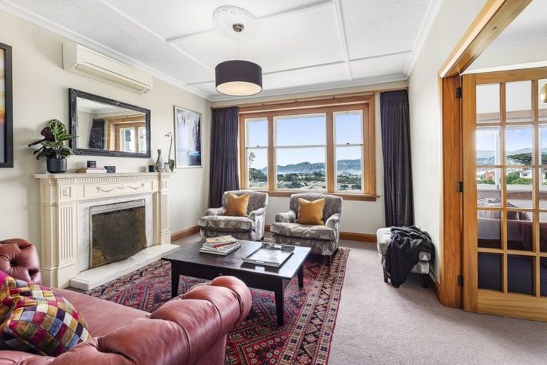 Photo of property in 43 Tio Tio Road, Miramar, Wellington, 6022