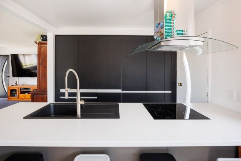 Photo of property in 9 Denver Place, Milson, Palmerston North, 4414