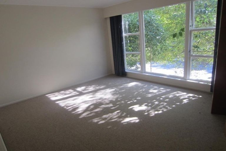 Photo of property in 31 Batchelor Street, Newlands, Wellington, 6037