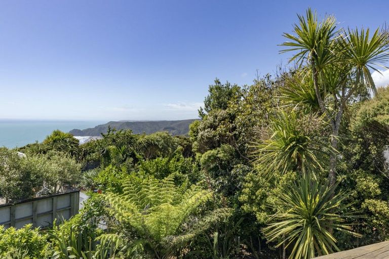 Photo of property in 145 Piha Road, Piha, New Lynn, 0772