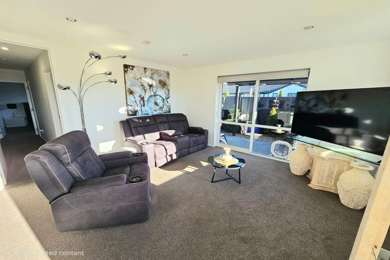 Photo of property in 32 Whakatipu Street, Pegasus, 7612