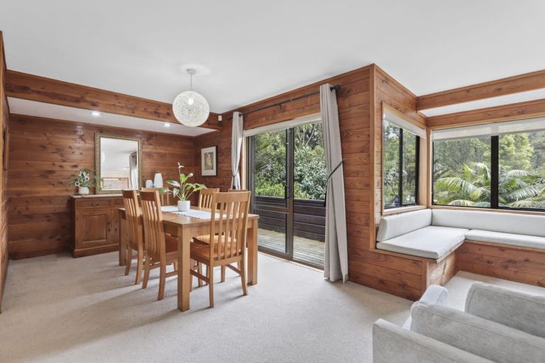 Photo of property in 132 Woodlands Park Road, Titirangi, Auckland, 0604