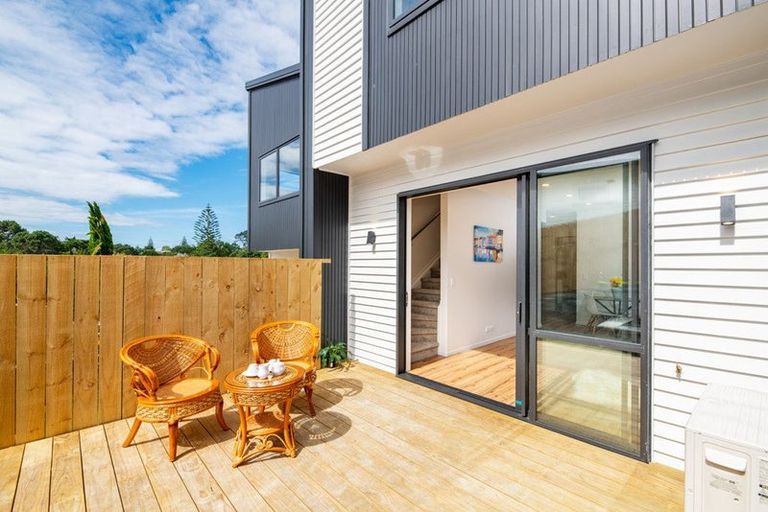 Photo of property in 23b Crystal Avenue, Glendene, Auckland, 0602