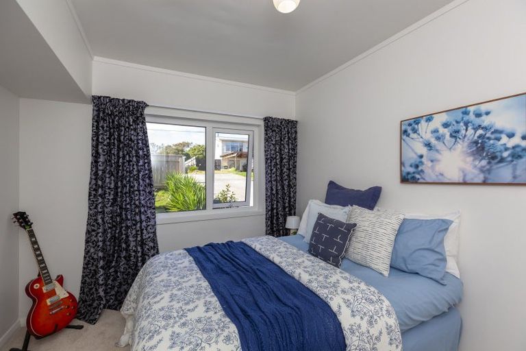 Photo of property in 16 Ruru Road, Otaihanga, Paraparaumu, 5036