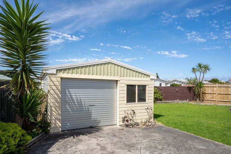 Photo of property in 11 Simcox Street, Otaki Beach, Otaki, 5512