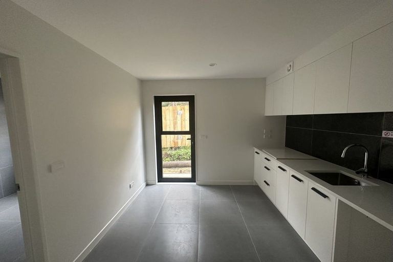 Photo of property in 8a Lynn Road, Bayview, Auckland, 0629