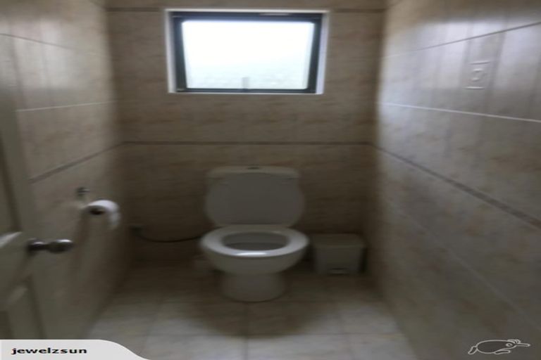 Photo of property in 2/49 College Road, Northcote, Auckland, 0627