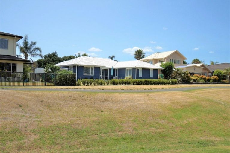 Photo of property in 9 Barbados Way, One Tree Point, 0118