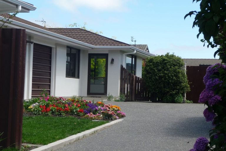 Photo of property in 2/35 Chipping Lane, Redwood, Christchurch, 8051