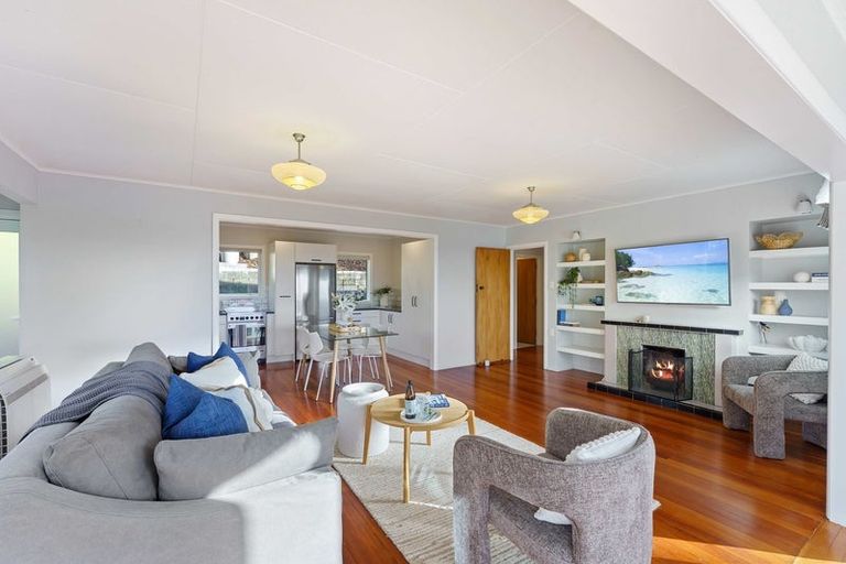 Photo of property in 27 Kotare Street, Waikanae, 5036