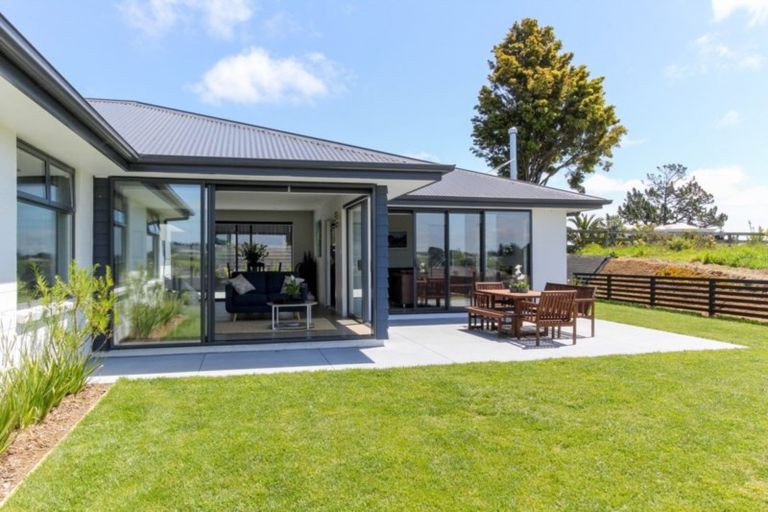 Photo of property in 2 Western Rise, Hurworth, New Plymouth, 4310