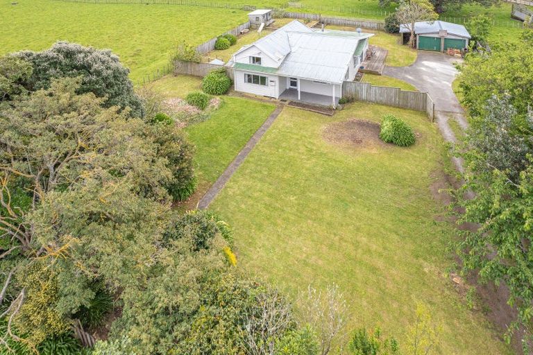 Photo of property in 30 Weraroa Road, Waverley, 4510