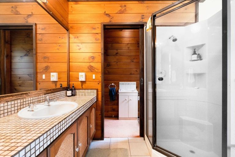 Photo of property in 137 Kayelene Place, Omokoroa, 3114