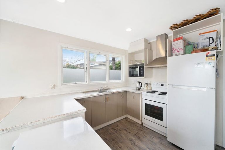 Photo of property in 2/7 Mcleod Road, Henderson, Auckland, 0612