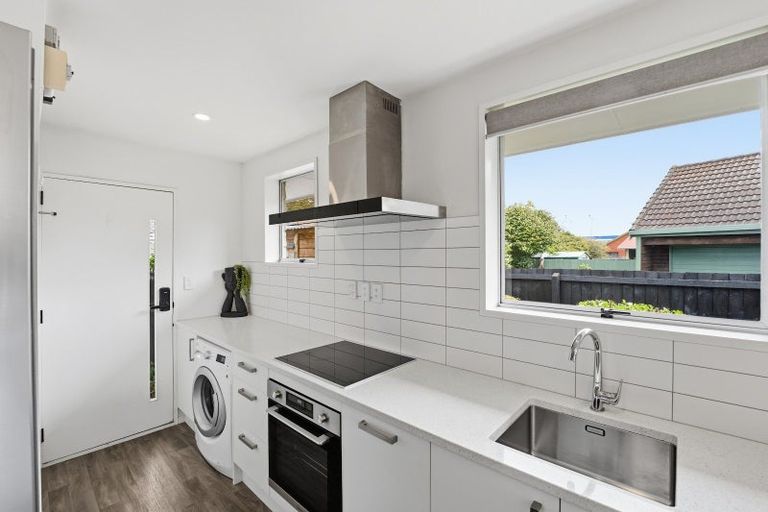 Photo of property in 2/17b Prestons Road, Redwood, Christchurch, 8051