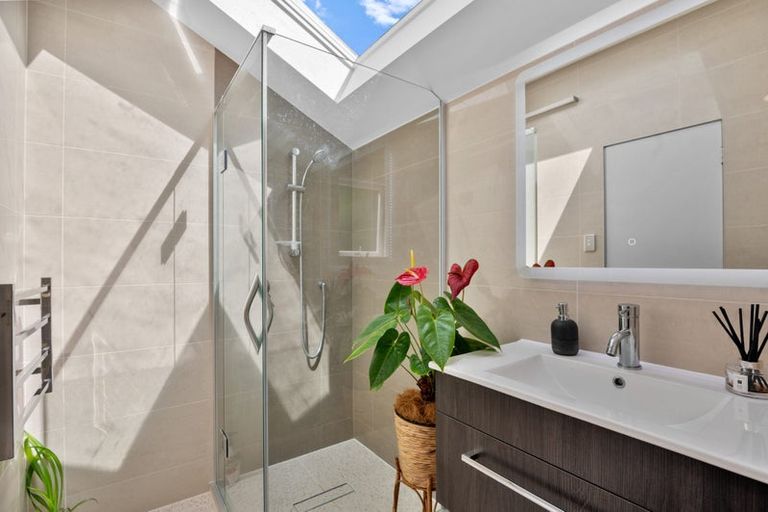 Photo of property in 59 Pohutukawa Avenue, Shelly Park, Auckland, 2014