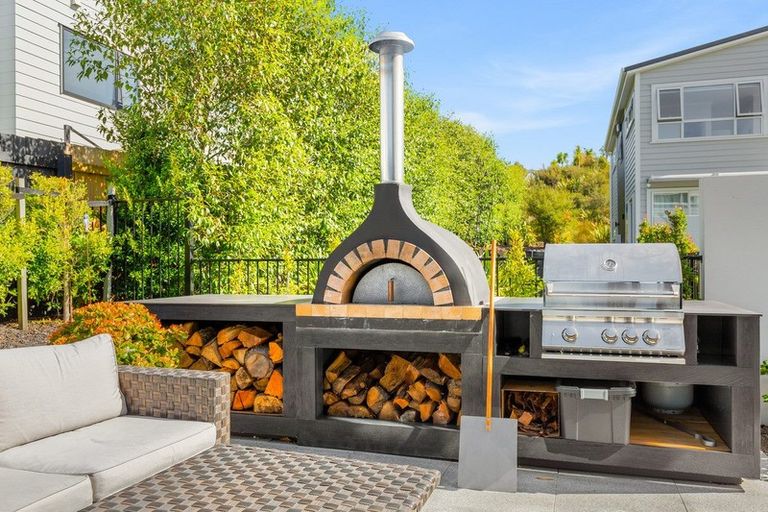 Photo of property in 69 Karepiro Drive, Stanmore Bay, Whangaparaoa, 0932