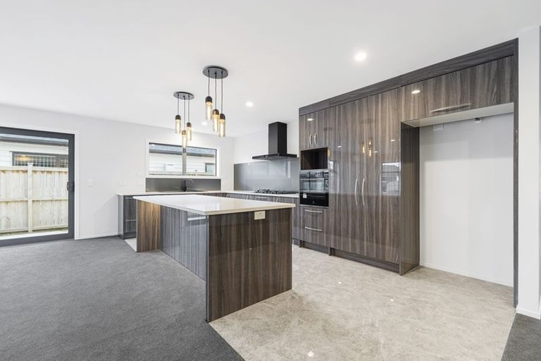 Photo of property in 16 Silver Beech Street, Takanini, 2110