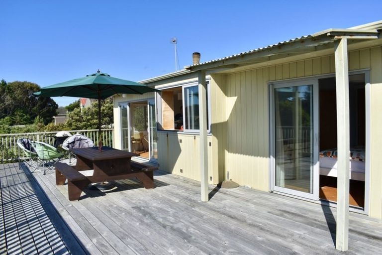 Photo of property in 45 Manga-pirau Street, Waikawa Beach, Manakau, 5573