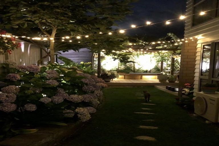 Photo of property in 1b Rae Road, Campbells Bay, Auckland, 0620