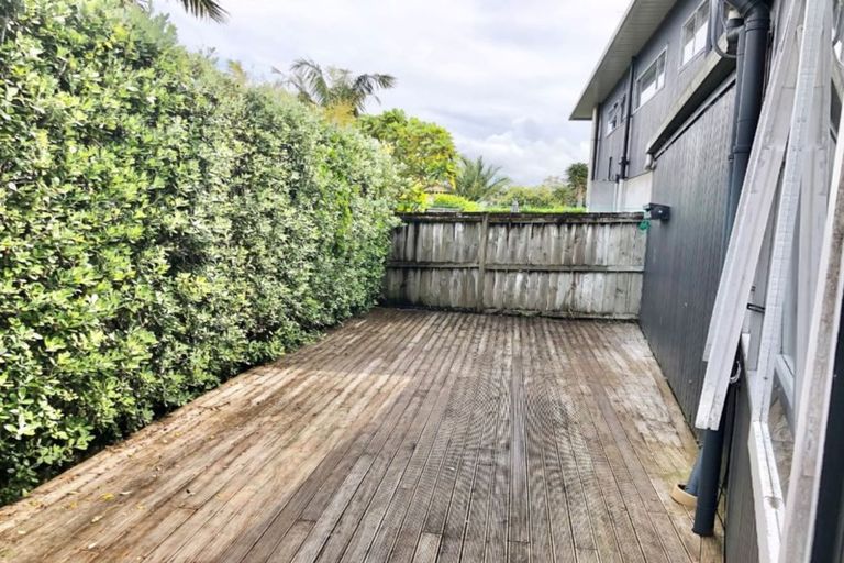 Photo of property in 2/16 Rangitoto Terrace, Milford, Auckland, 0620