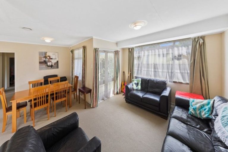 Photo of property in 93 Arimu Road, Papakura, 2110