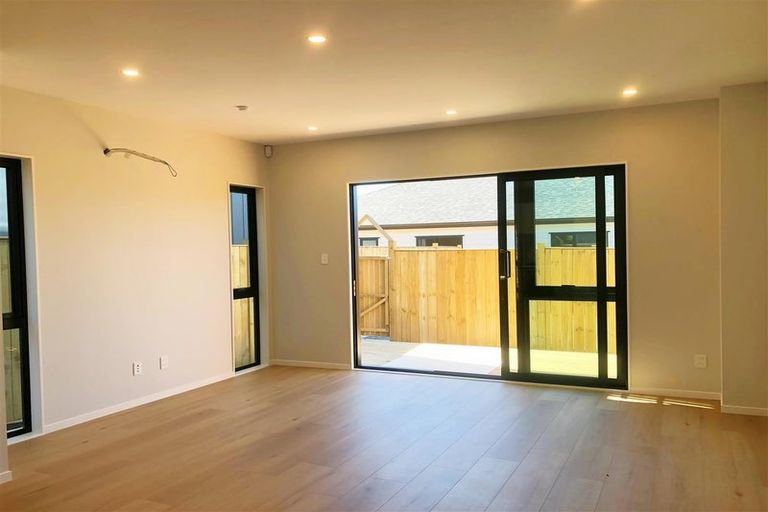 Photo of property in 20 Waimarie Drive, Karaka, 2578