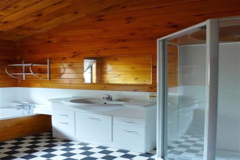 Photo of property in 8 Chardon Place, Henderson, Auckland, 0612