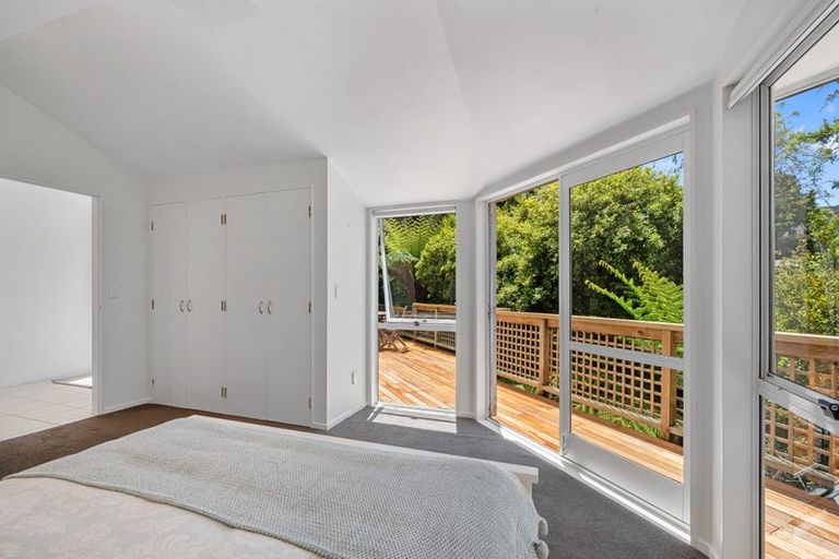 Photo of property in 6 Mollyhawk Place, Birkenhead, Auckland, 0626