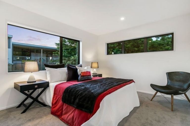 Photo of property in 15 Ti Kouka Place, Te Atatu Peninsula, Auckland, 0610