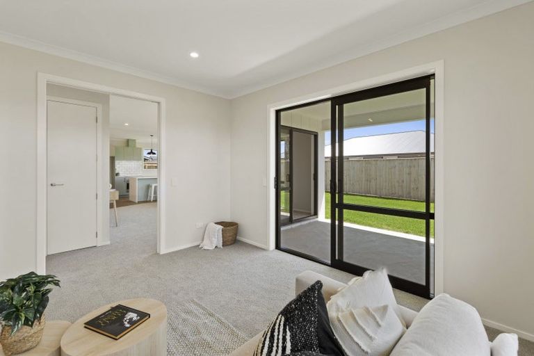 Photo of property in 10 Oak Place, Levin, 5510
