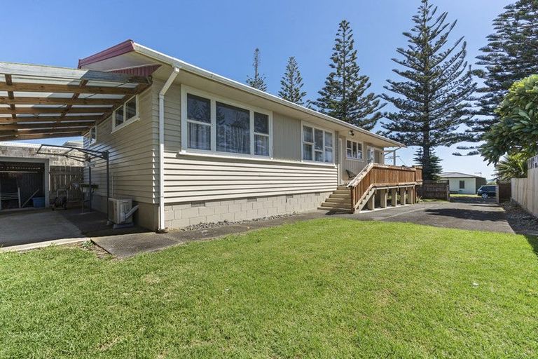 Photo of property in 21 Battiscombe Terrace, Waitara, 4320
