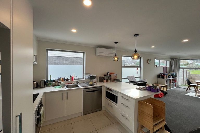 Photo of property in 28a Yeovil Road, Te Atatu Peninsula, Auckland, 0610