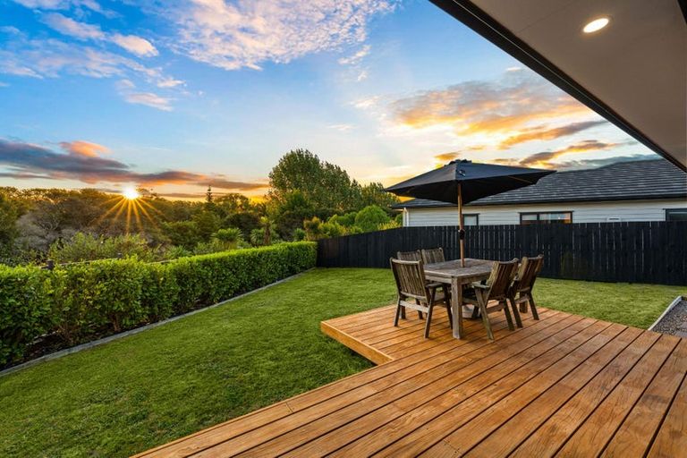 Photo of property in 13 Vogwill Road, Kumeu, 0810