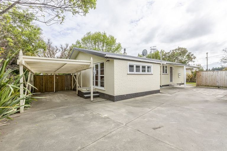 Photo of property in 162 Aokautere Drive, Fitzherbert, Palmerston North, 4410