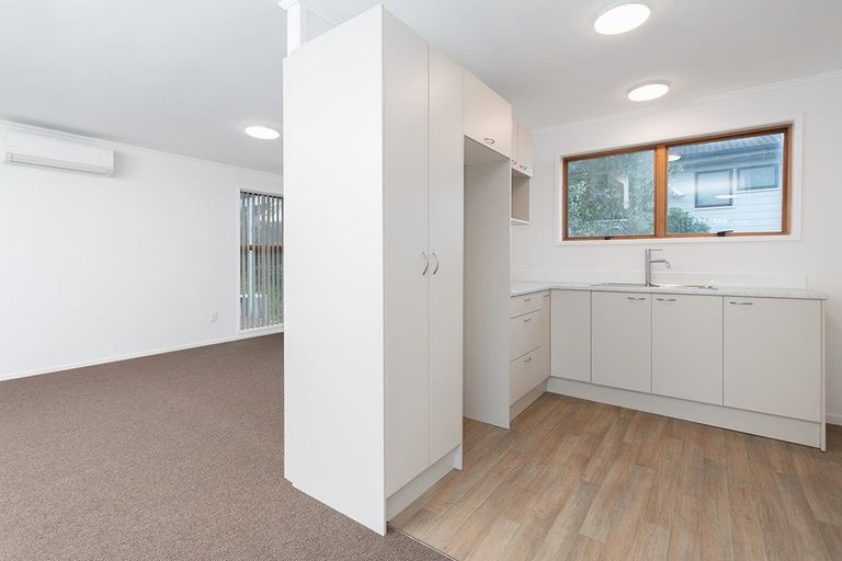 Photo of property in 70 Solar Road, Glen Eden, Auckland, 0602