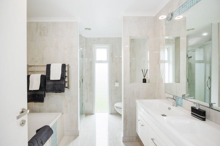 Photo of property in 3 Tennyson Avenue, Kelvin Grove, Palmerston North, 4414