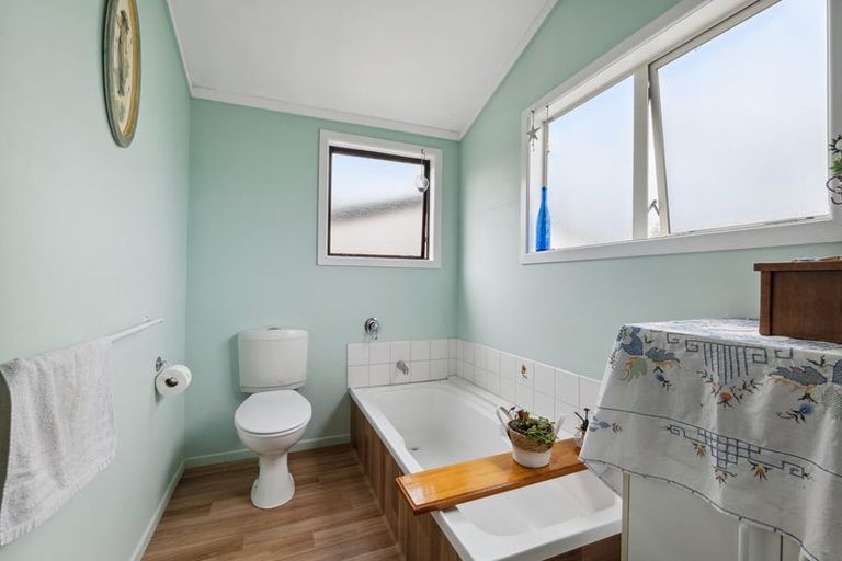 Photo of property in 7 Watters Row, Glen Avon, New Plymouth, 4312