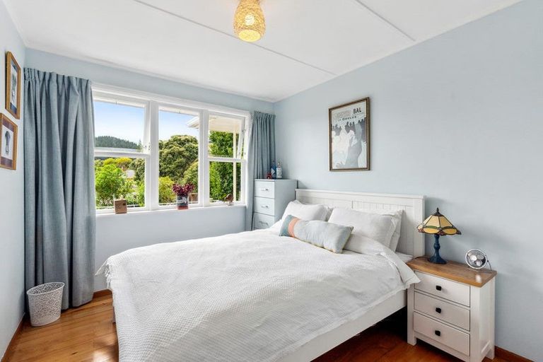 Photo of property in 12 Brazier Grove, Paraparaumu, 5032