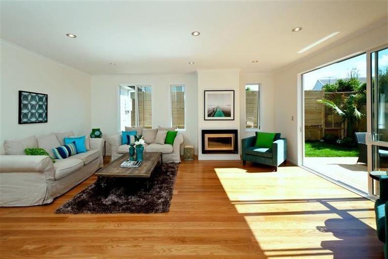 Photo of property in 14a Hauraki Crescent, Pinehill, Auckland, 0632