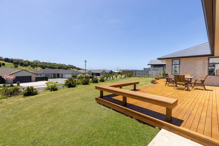 Photo of property in 1 Vantage Place, Omokoroa, 3114