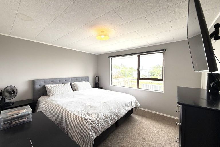 Photo of property in 18 Aratapu Street, Waitara, 4320