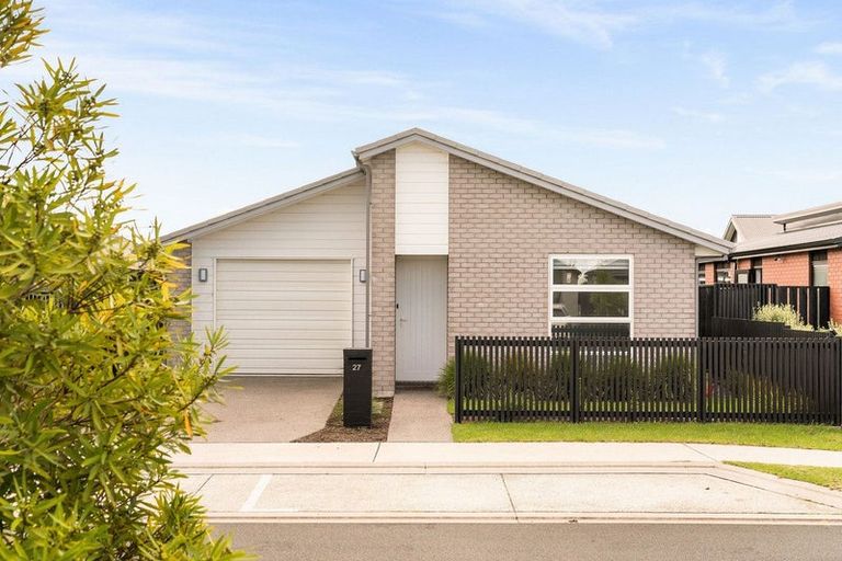 Photo of property in 27 Empire Crescent, Papamoa, 3118