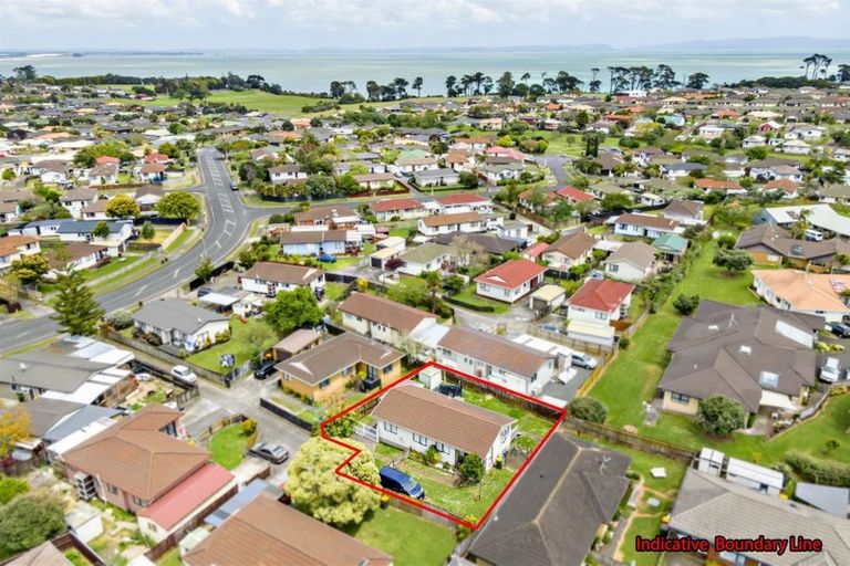 Photo of property in 2/11 Etherton Drive, Weymouth, Auckland, 2103