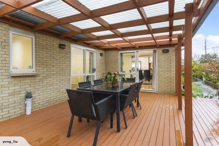 Photo of property in 84 Triangle Road, Massey, Auckland, 0614