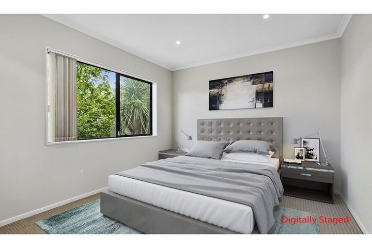 Photo of property in 100 Moire Road, West Harbour, Auckland, 0618